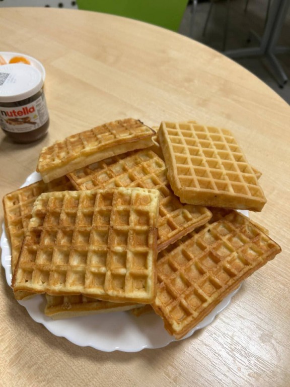 Zajęcia kulinarne - dekorowanie gofrów 