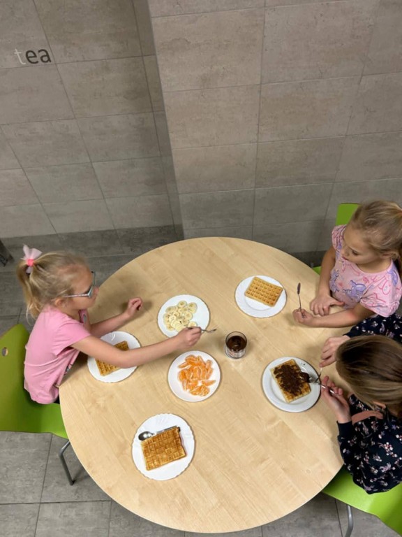 Zajęcia kulinarne - dekorowanie gofrów 